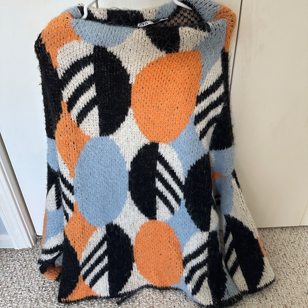 Zara abstract design wool sweater